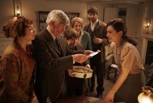 the-guernsey-literary-and-potato-peel-pie-society1-0-0-800-540